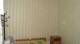 Гостевой дом Эмилия Судак Трехместный номер эконом-класса-2