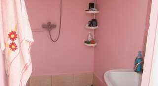 Гостевой дом Эмилия Судак Трехместный номер эконом-класса-1