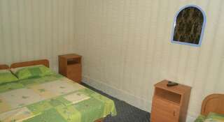 Гостевой дом Эмилия Судак Трехместный номер эконом-класса-4