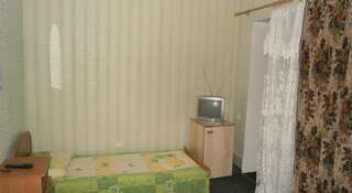 Гостевой дом Эмилия Судак Трехместный номер эконом-класса-3